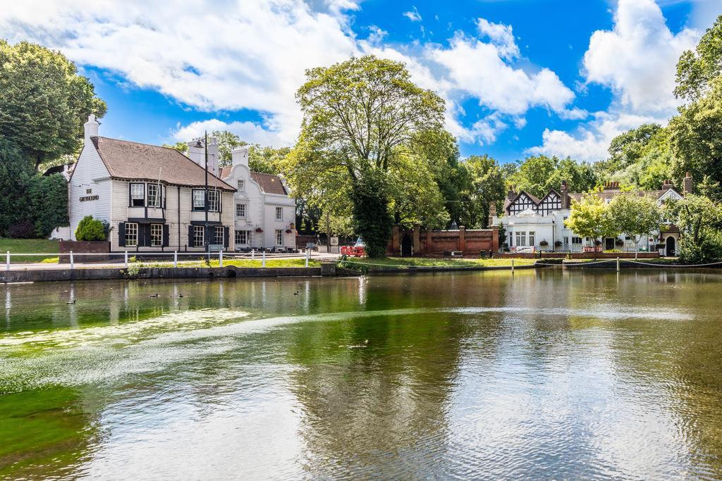 Greyhound Hotel Carshalton Dış mekan fotoğraf